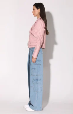 Leather><noscript><img width=