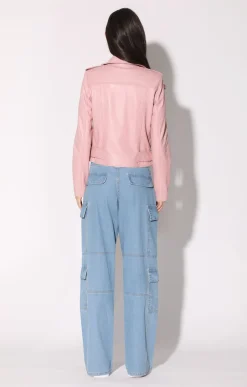 Leather><noscript><img width=