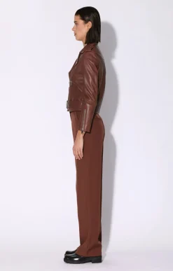 Leather><noscript><img width=