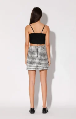 Tops><noscript><img width=