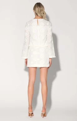 Tops><noscript><img width=