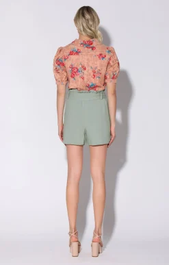 Tops><noscript><img width=