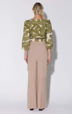 Tops><noscript><img width=