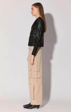 Leather><noscript><img width=