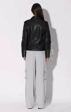 Leather><noscript><img width=