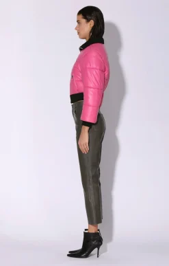 Leather><noscript><img width=