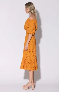 Tops><noscript><img width=