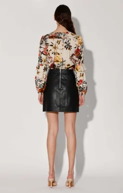 Tops><noscript><img width=