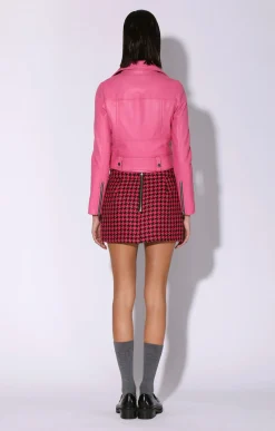 Leather><noscript><img width=