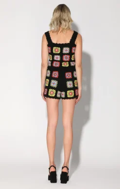 Bottoms><noscript><img width=