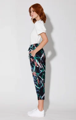 Bottoms><noscript><img width=