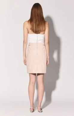 Leather><noscript><img width=